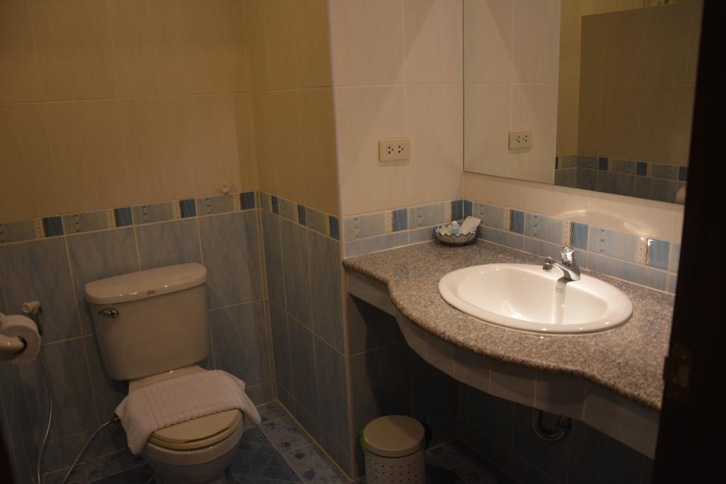 Seven Oaks Inn Джомтьєн-Біч Номер фото