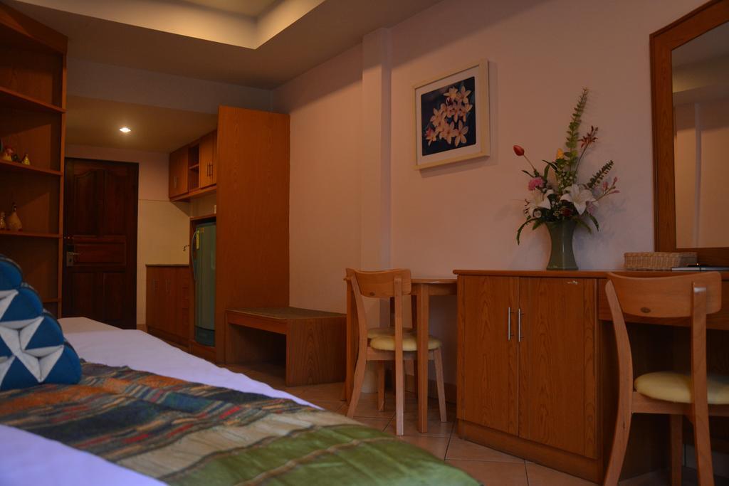 Seven Oaks Inn Джомтьєн-Біч Номер фото