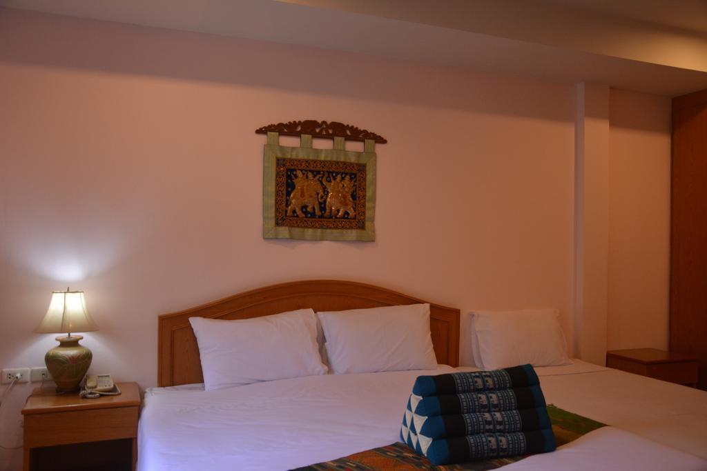 Seven Oaks Inn Джомтьєн-Біч Номер фото