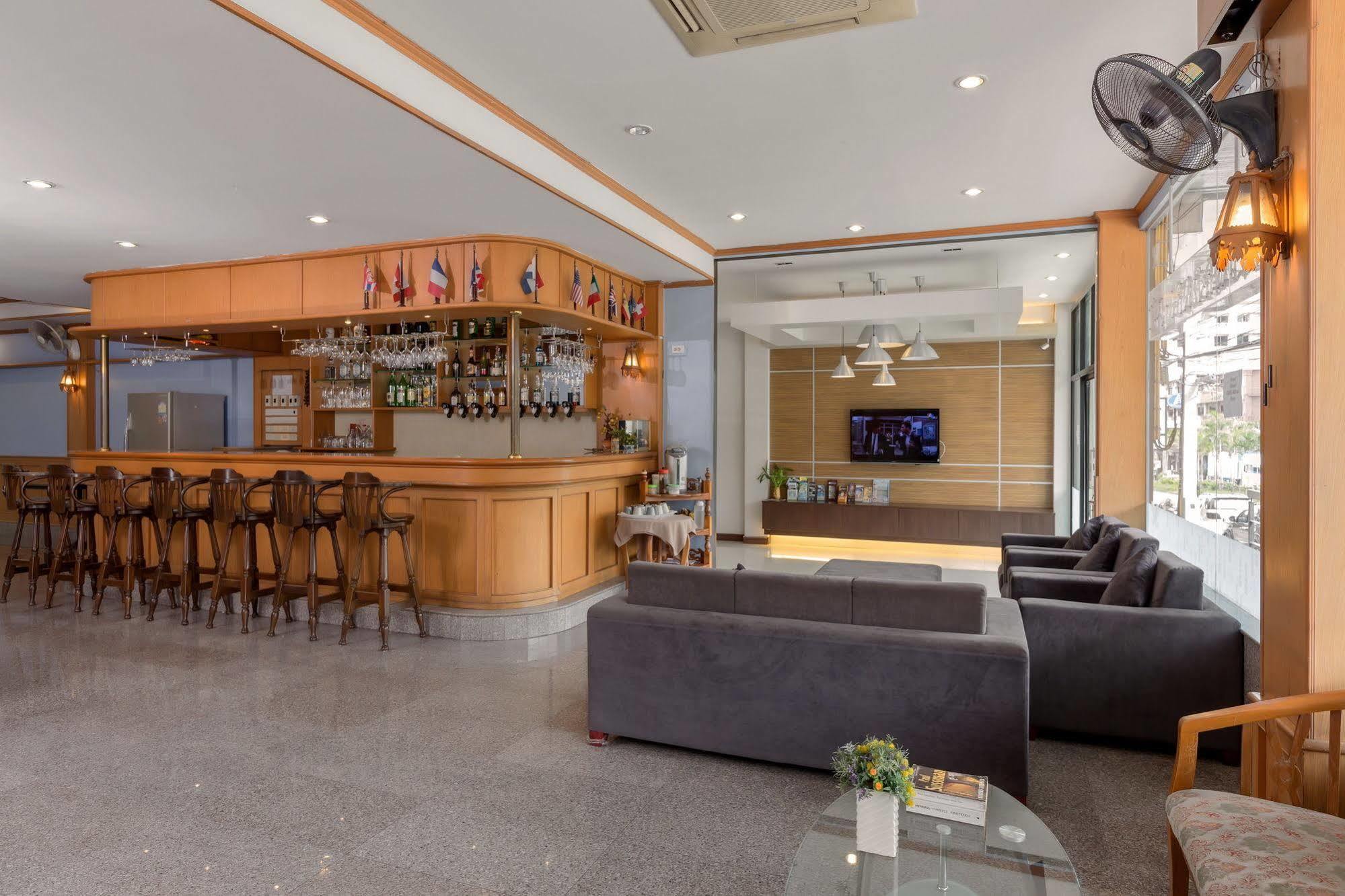 Seven Oaks Inn Джомтьєн-Біч Екстер'єр фото