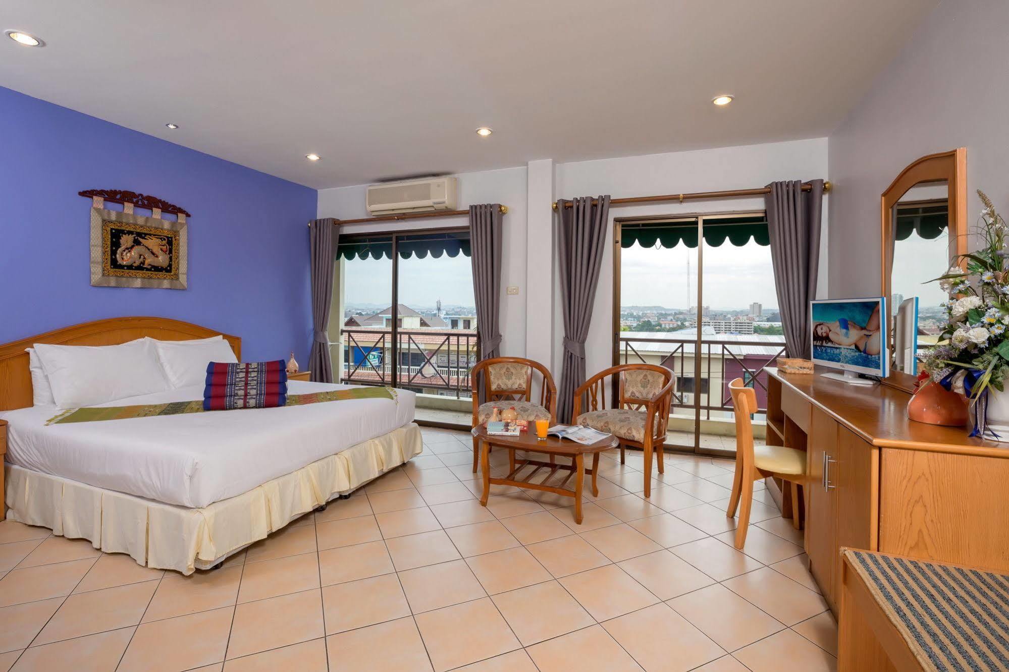 Seven Oaks Inn Джомтьєн-Біч Екстер'єр фото